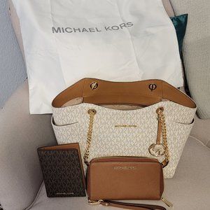 Michael Kors Jet Set Purse